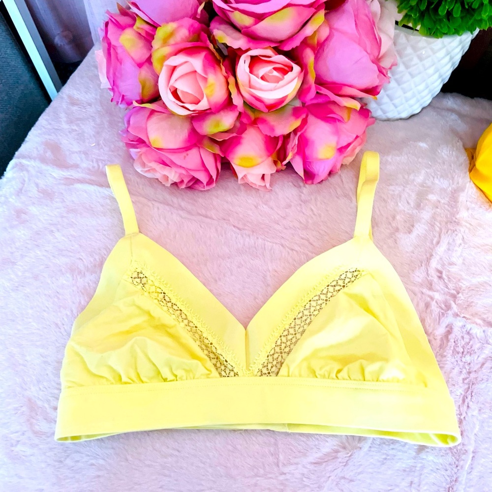 Victoria’s Secret Women’s Lightweight Yellow Lace Bralette Size XS
